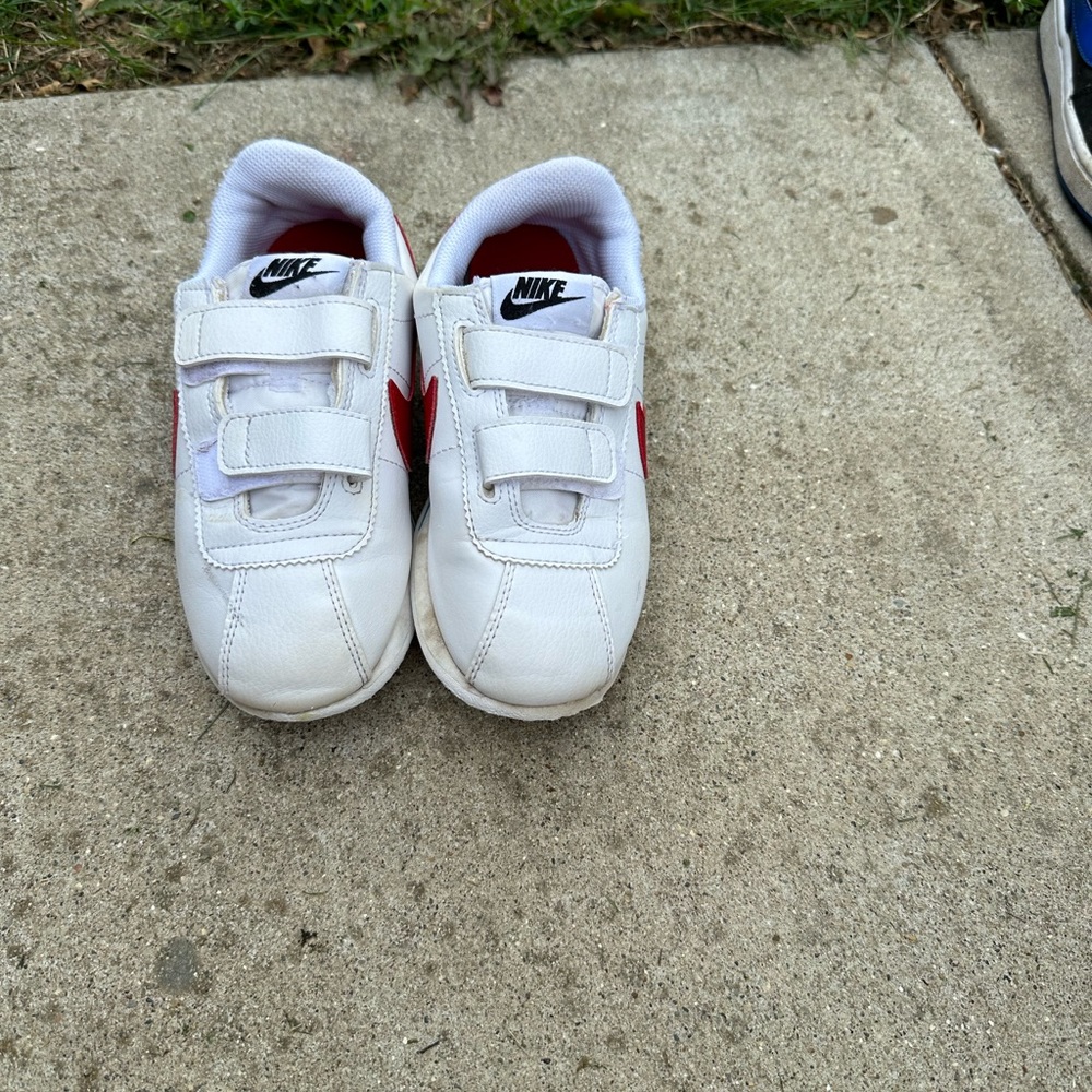 Girls Nike Shoes Cotrtez Red White Blue size 1.5